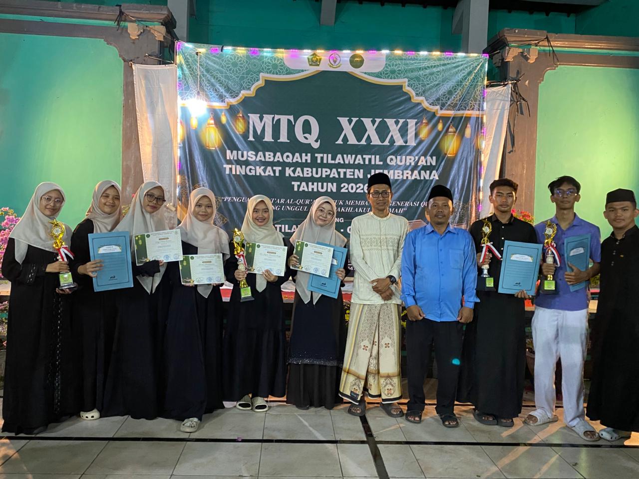 Para Santri Mendapat Juara dalam ajang MTQ tingkat kabupaten Jembrana.