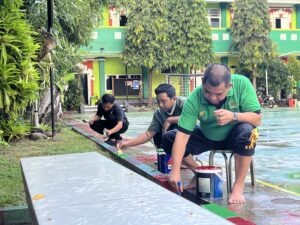 Melampaui Slogan: Keluarga Besar MAN 1 Jembrana Rubah Hari Libur Menjadi Aksi Nyata Kebersihan