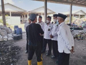 Wujudkan Madrasah Sehat Peduli Lingkungan, MAN 1 Jembrana Lakukan Studi Banding Pengelolaan Sampah ke TOS Center Klungkung